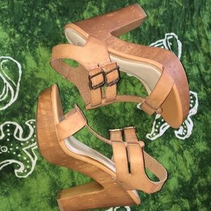 Brown/Tan wedges buckle(gold) in tack